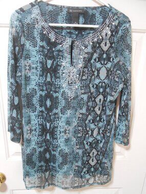 PRETTY INC INTERNATIONAL CONCEPTS SIZE XL 100% NYLON BLOUSE TOP BEADED ACCENTS